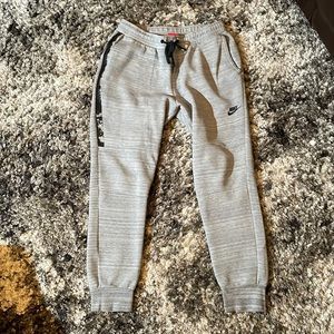 Nike Tech Fleece Joggers OG Gray Men’s sz Large